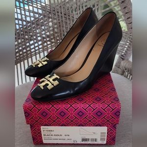 Tory Burch black gold Raleigh wedge leather shoes size 6.5